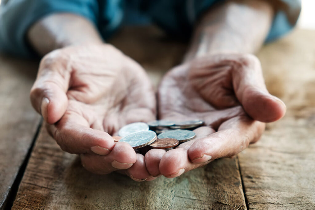 batrani saraci pensionari pensionar batran fara bani 3 of 14