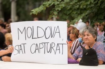 FOTO// Un nou protest la Curtea de Apel Chișinău, în susținerea deputatului Partidului „ȘOR”, Marina Tauber