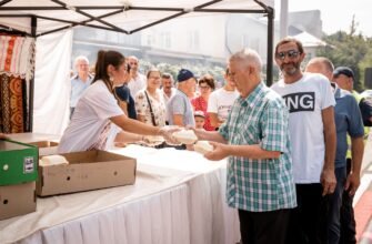 FOTO// Cârnăciori gratuiți la Orhei, de Ziua Independenței