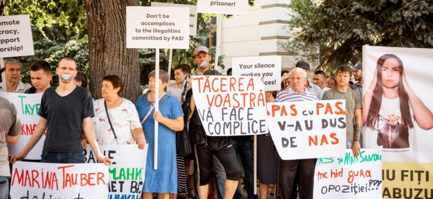 Nu fiți muți, orbi și surzi la abuzurile guvernării PAS! Îndemnul Partidului „ȘOR” și PCRM către Ambasada SUA, exprimat în cadrul unui protest