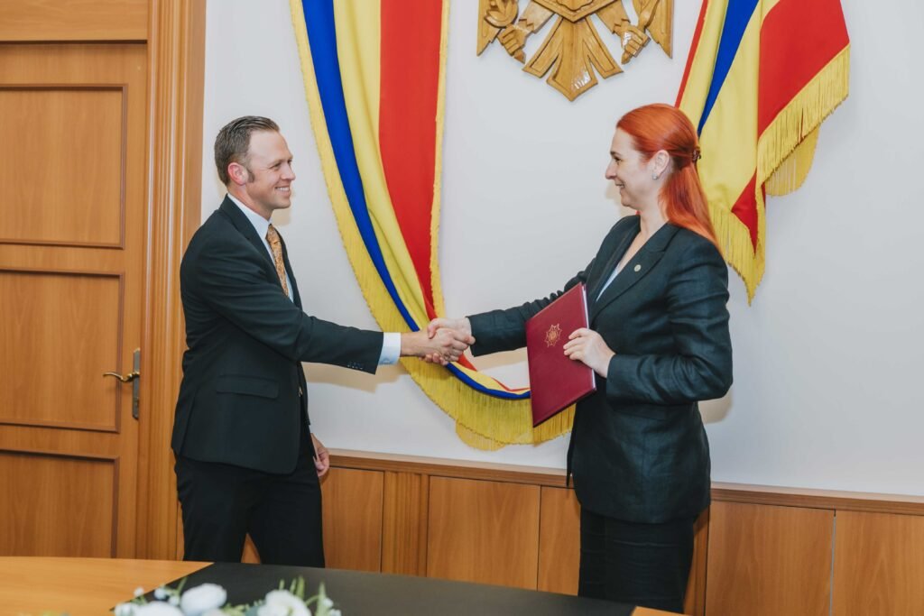 EN-RO// FBI și MAI au semnat memorandum-ul de cooperare, schimb de date și informații 1 EN-RO// FBI și MAI au semnat memorandum-ul de cooperare, schimb de date și informații