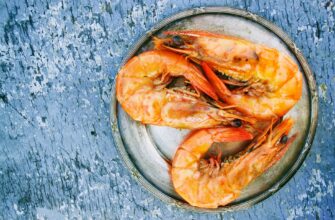 three cooked shrimps on can