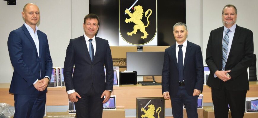 photo 5472076454851361815 y