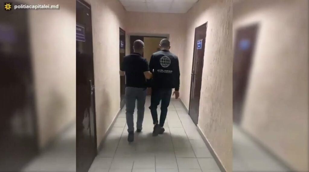 Au deposedat un bărbat de 36 ani de telefonul mobil, iar acum sunt cercetați penal pentru jaf