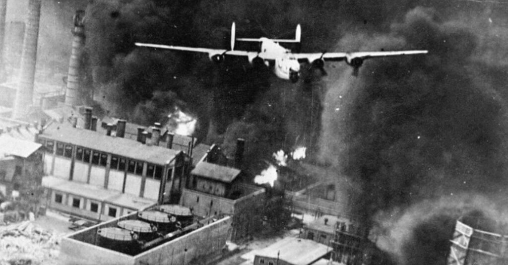ISTORIE// 1 august 1943 - Operațiunea „Tidal Wave”: Primul atac aerian de anvergură lansat de aviația americană asupra României 1 ISTORIE// 1 august 1943 - Operațiunea „Tidal Wave”: Primul atac aerian de anvergură lansat de aviația americană asupra României