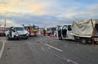 VIDEO// Un microbuz cu 8 pasageri moldoveni, implicat într-un accident rutier în România