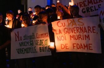 FOTO-VIDEO// Protest nocturn în Capitală, în fața Președinției: Cu PAS la guvernare, revenim la lumânare