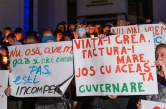 FOTO-VIDEO// Protest nocturn în Capitală, în fața Președinției: Cu PAS la guvernare, revenim la lumânare