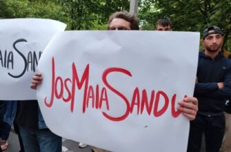 O nouă zi, un nou protest! Partidul ȘOR a cerut din nou demisia Maiei Sandu, de data asta în fața casei președintelui