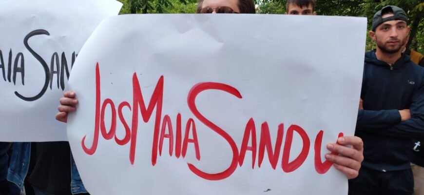 O nouă zi, un nou protest! Partidul ȘOR a cerut din nou demisia Maiei Sandu, de data asta în fața casei președintelui