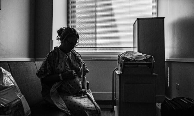 o femeie insarcinata din ucraina medic este tinuta captiva de rusi in conditii ostile 81585600