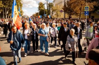 FOTO// Protest de amploare în Chișinău. Coloane formate din mii de oameni au venit în fața Președinției