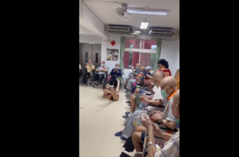 VIDEO// O tânără a dansat striptease la un azil de bătrâni: Acum înțeleg de ce e așa scump să stai la azil 2 screenshot 4