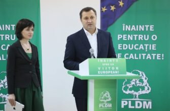 Stejarul lui Filat nu o lasă. Maia Sandu a mers cu mai mulți tineri la cules ghinde