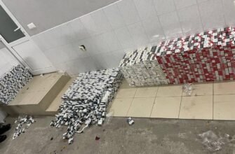 VIDEO// Peste 2800 pachete de țigări tăinuite în tavanul unui autocar, depistate la postul vamal Costești