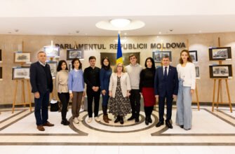 Expoziția de pictură și grafică a studenților arhitecți „Chișinăul de altădată”, găzduită de Parlament