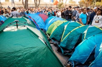 FOTO// Încă 100 de corturi au fost instalate în Orășelul Schimbării: Circulația pe bulevardul Ștefan cel Mare a fost blocată