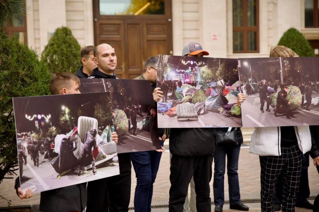 Reprezentanții protestatarilor antiregim urmează să aibă o întrevedere cu noua șefă a Misiunii OSCE la Chișinău: Vom denunța abuzurile guvernării în raport cu poporul 1 Reprezentanții protestatarilor antiregim urmează să aibă o întrevedere cu noua șefă a Misiunii OSCE la Chișinău: Vom denunța abuzurile guvernării în raport cu poporul
