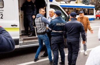 Consilierul municipal Valerii Klimenko a suferit un atac de cord, după ce a fost târât de poliție