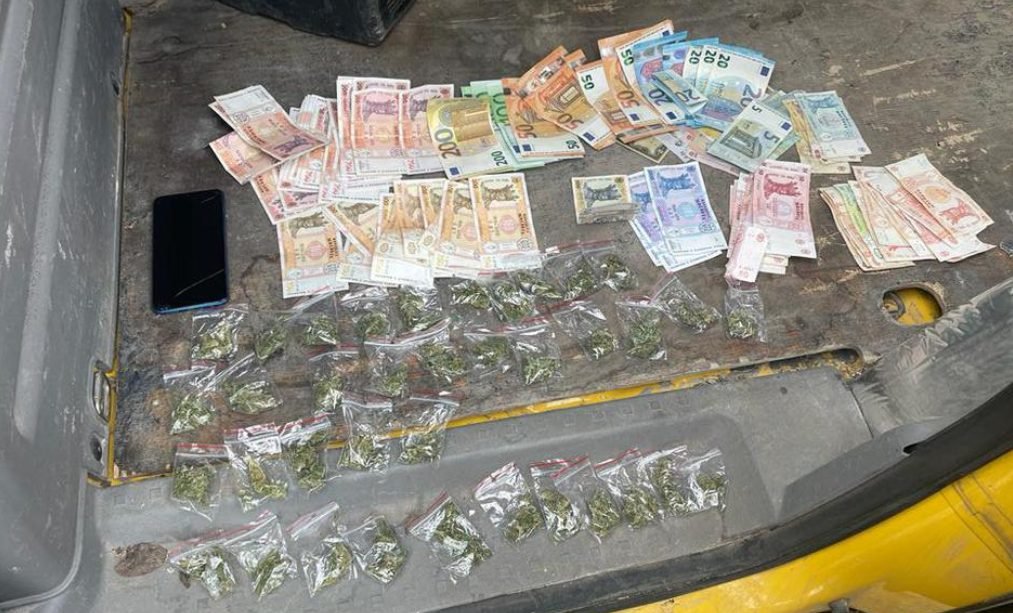 Droguri de aproape un milion de lei, găsite la un bărbat din Sângera