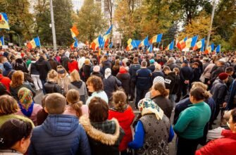 FOTO// 50 de mii de oameni cer în stradă demisia Maiei Sandu și a guvernării PAS