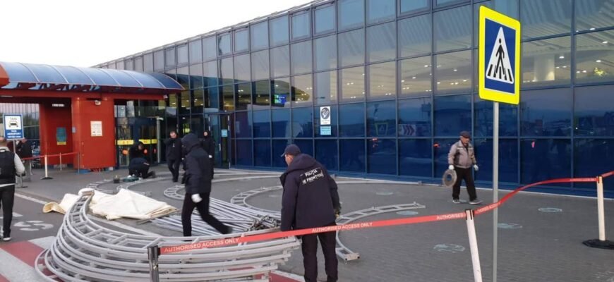 FOTO// Dacă nu în PMAN, atunci la Aeroport. Poliția de Frontieră a instalat mai multe corturi pentru a adăposti oamenii care stau afară