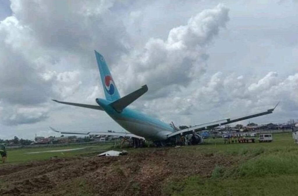 VIDEO// Un avion cu 173 de persoane la bord a ieșit de pe pistă după trei tentative eșuate de aterizare 3 VIDEO// Un avion cu 173 de persoane la bord a ieșit de pe pistă după trei tentative eșuate de aterizare