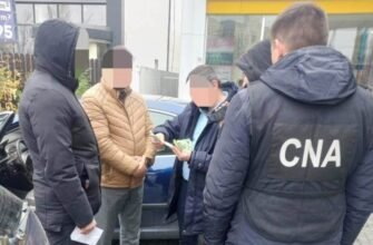Avocat, reținut în flagrant de CNA. Ar fi pretins 5500 de euro pentru a influența o magistrată de la Drochia