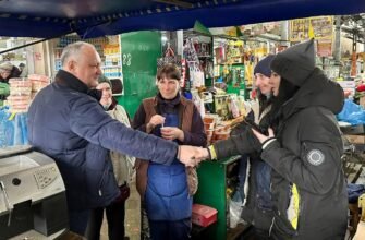 FOTO// Eliberat din arest la domiciliu, Igor Dodon călătorește prin țară: Sunt bucuros să fiu din nou printre oameni