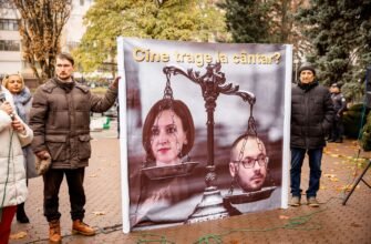 FOTO// Flashmob la Parlament: „Demisia lui Litvinenco!”