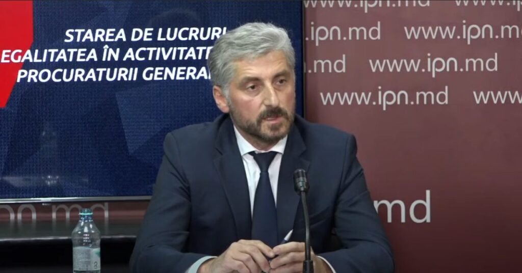 Fostul procuror general își revendică mandatul și cere anularea decretului, semnat de Igor Dodon, în 2019