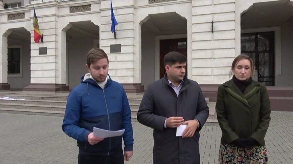 PAS a monopolizat până și SCUMPIRILE? Consilierii municipali ai partidului de guvernare sunt NEMULȚUMIȚI că Apă-Canal vrea majorarea tarifului