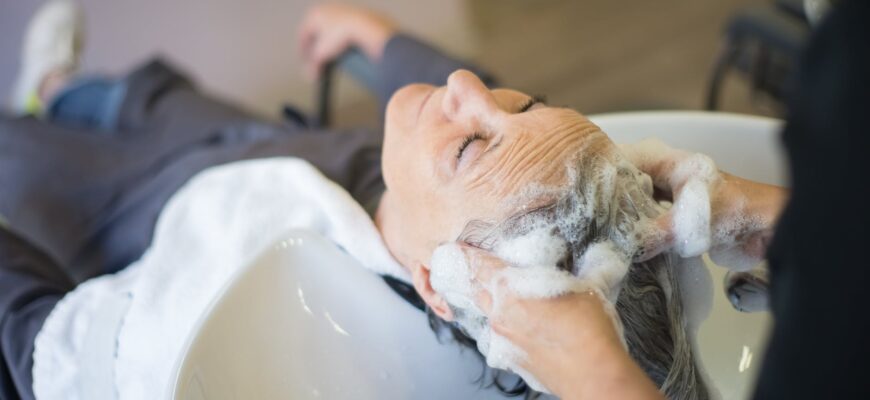 shampooing hair of the woman