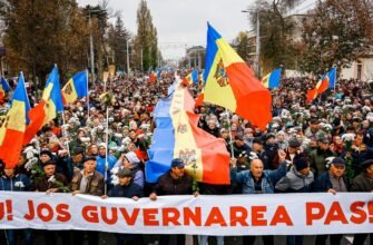 FOTO// Statuia președintelui Maia Sandu, bătută cu flori