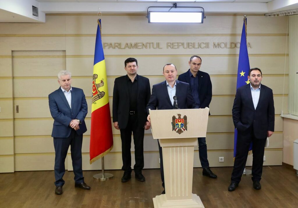 photo 5201883274895542987 y