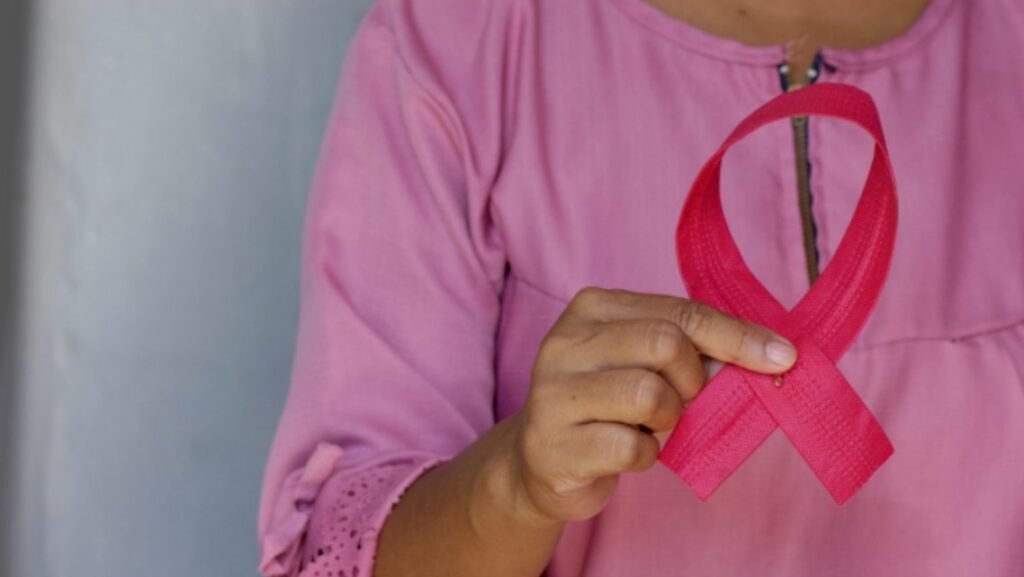 Vaccinul experimental împotriva cancerului de sân se dovedește a fi sigur în faza 1 a studiilor clinice