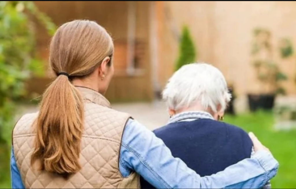 O badantă moldoveancă din Italia a păcălit bătrâna să-i dea 127.000 de euro: Soțul meu e ostatic în Afganistan 1 screenshot 2 10