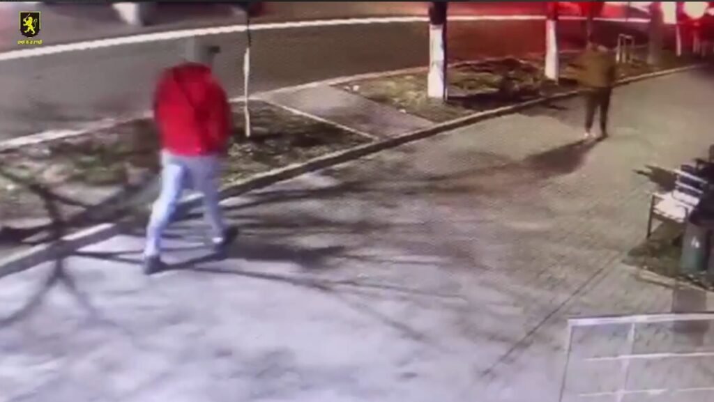 VIDEO// Un tânăr de 21 ani riscă până la 7 ani de pușcărie pentru furtul unui telefon