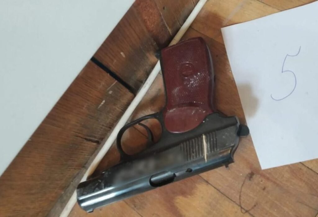 Fiul unui cunoscut procuror s-a sinucis. Tânărul a folosit arma tatălui său