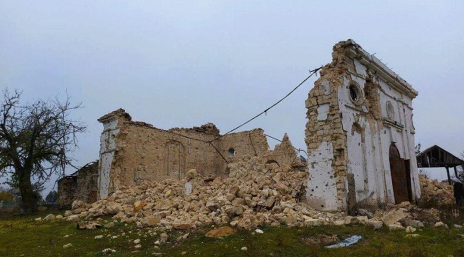 Ucraina acuză Rusia că a dărâmat o biserică veche de 170 de ani, care a supraviețuit celor două războaie mondiale