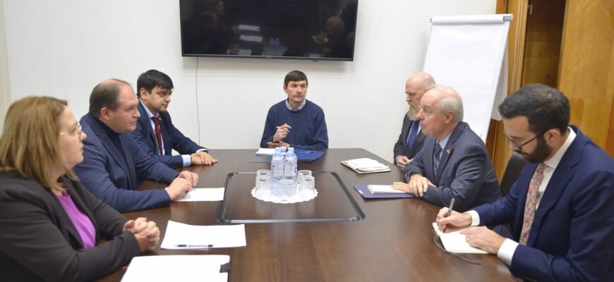 FOTO// În ciuda PAS-ului, Ion Ceban a avut o întâlnire cu ambasadorul SUA în Republica Moldova