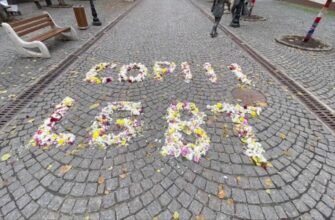 VIDEO// Compoziție florală „Copiii LGBT” pe strada pietonală din Chișinău. Reacția oamenilor