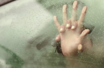 O mamă și-a prins fiica minoră în timp ce întreținea relații sexuale cu profesorul de informatică