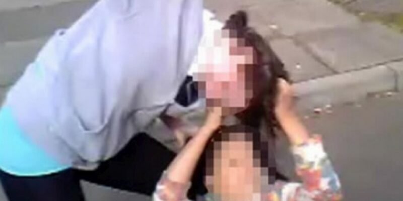 O consilieră și o femeie de serviciu s-au luat la bătaie din cauza unui bărbat pe care nu l-au putut împărți