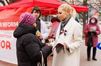 FOTO// Marina Tauber a discutat cu oamenii care au apelat la punctele de informare deschise de Partidul ”ȘOR” în Capitală