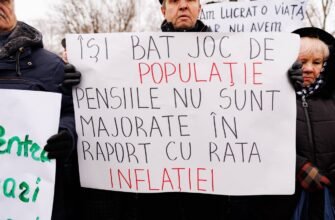 FOTO// Sute de pensionari, împiedicați de poliție să protesteze pașnic, la Parlament, față de indexarea pensiilor