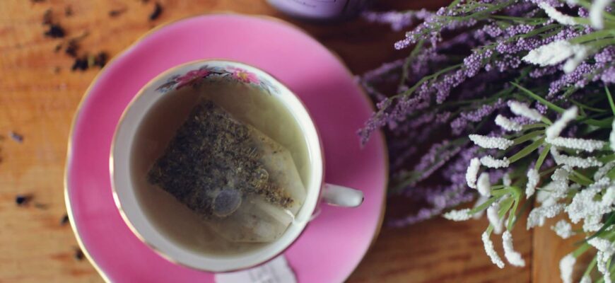 tea bag in teacup