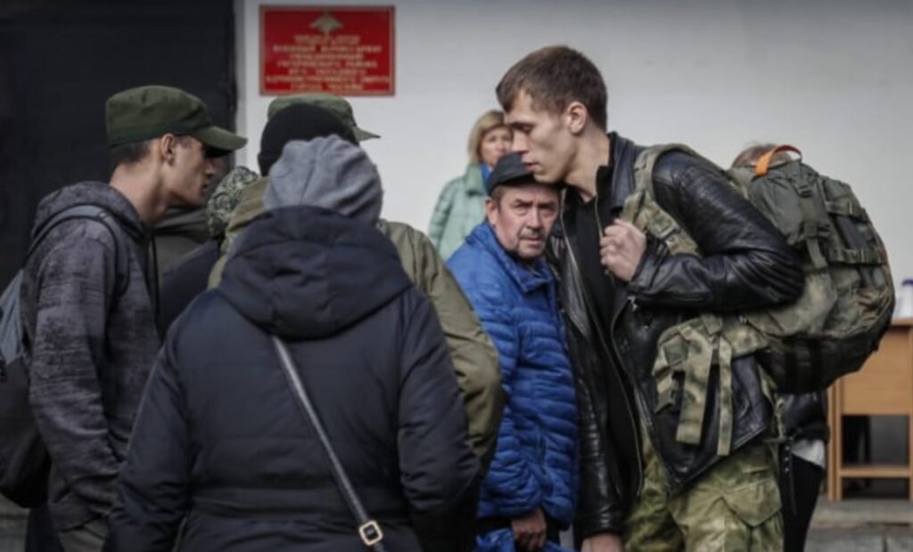 Rusia interzice bărbaților sub 55 de ani să părăsească țara, după decretul de mobilizare 1 Rusia interzice bărbaților sub 55 de ani să părăsească țara, după decretul de mobilizare