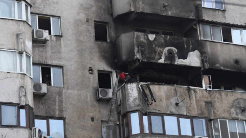 Un tânăr de 29 ani și-a dat foc la apartament după o ceartă cu familia 1 Un tânăr de 29 ani și-a dat foc la apartament după o ceartă cu familia