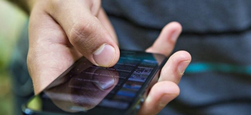 Un tânăr de 22 ani s-a trezit cu o factură de peste 80 000 lei de la operatorul de telefonie mobilă: Sunt disperat